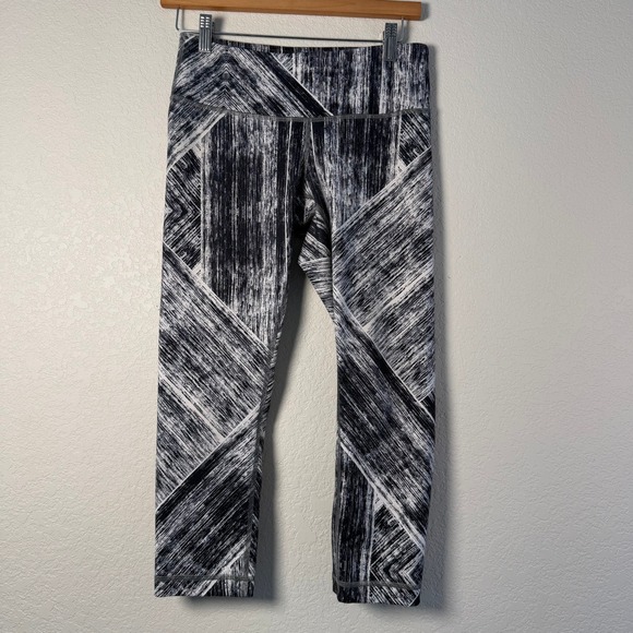 Lululemon Crop Leggings High Rise Geometric Print Athletic Yoga Size‎ 6 - Picture 1 of 8